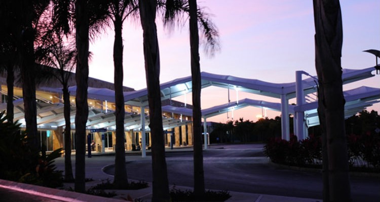 Cofece investigará actividades monopólicas en aeropuerto de Cancún