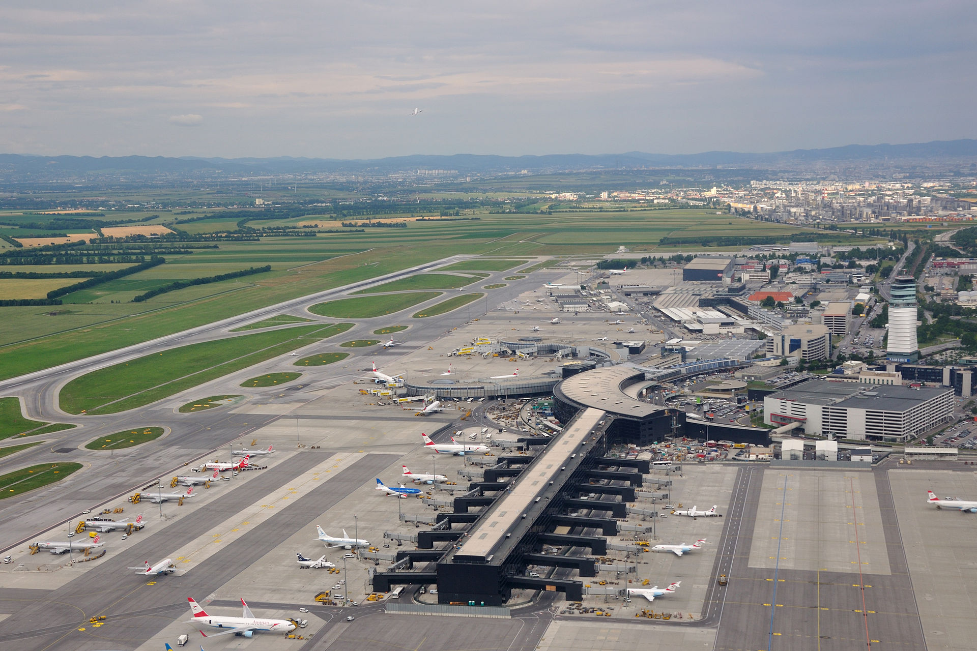 Corte bloquea construcción de pista en aeropuerto de Viena