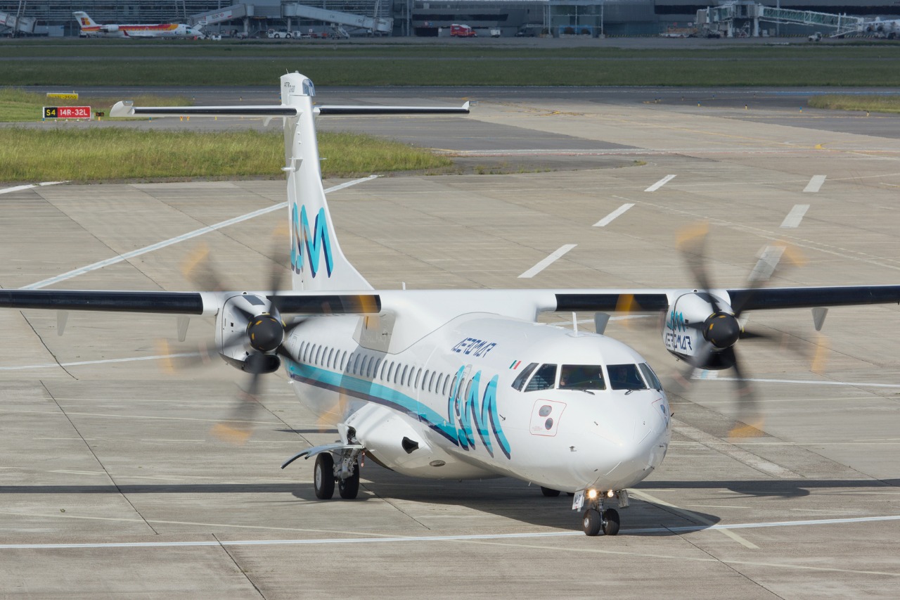 Buscan sobrecargos de Aeromar revisión salarial