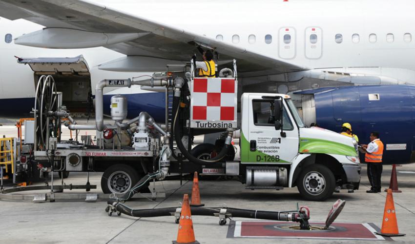 Aviones tiran combustible para disminuir peso