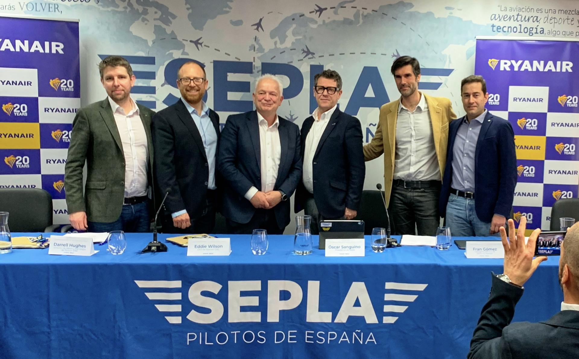 Anuncian pilotos de España huelga contra el Ministerio de Transportes