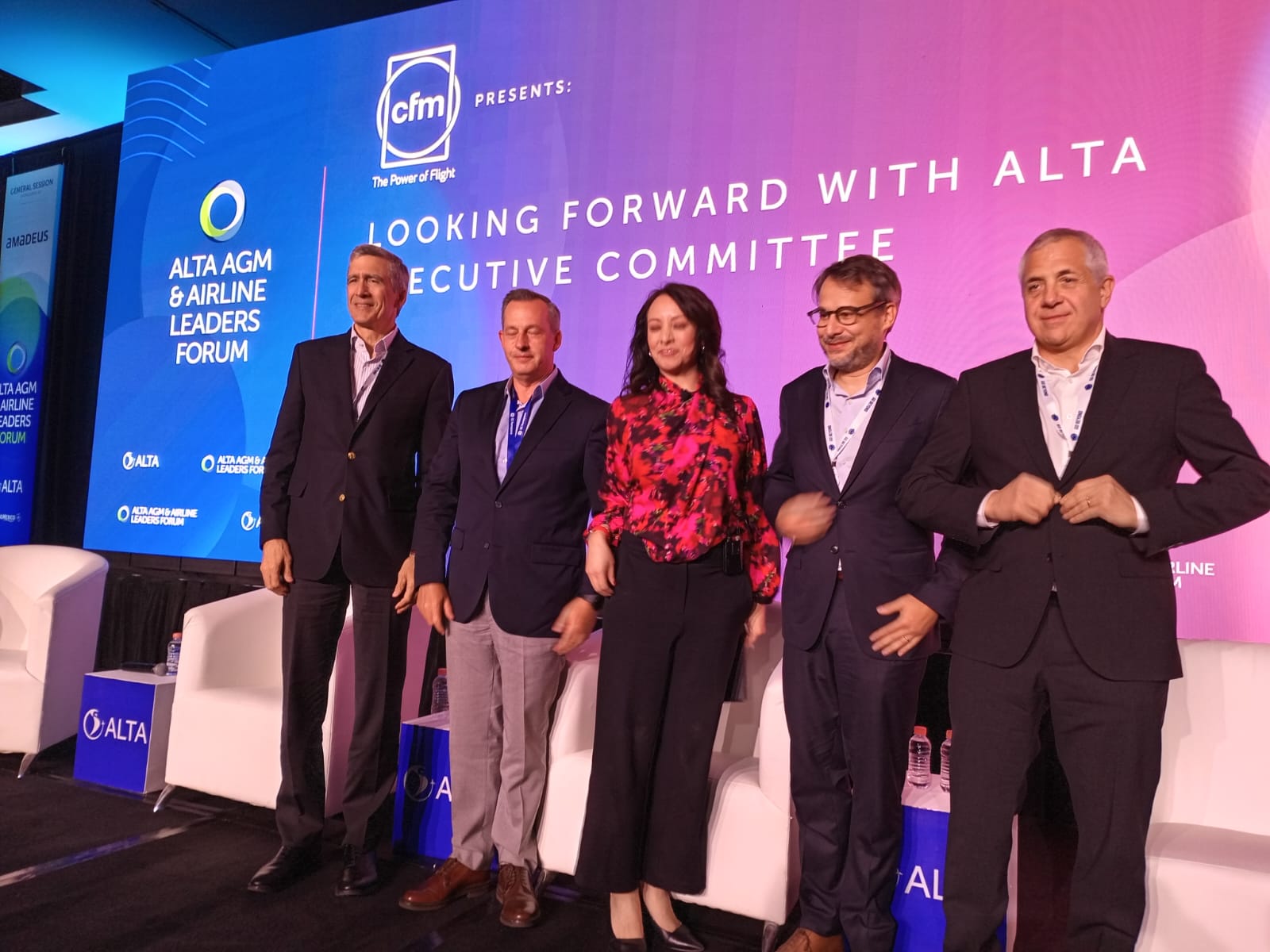 Destacan directivos de aerolíneas de Latinoamérica afectación al sector por altas tasas 