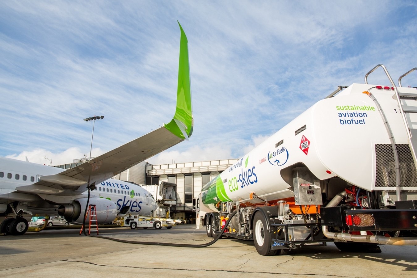Baja 4.3% costo del combustible por galón de aerolíneas de EU en agosto