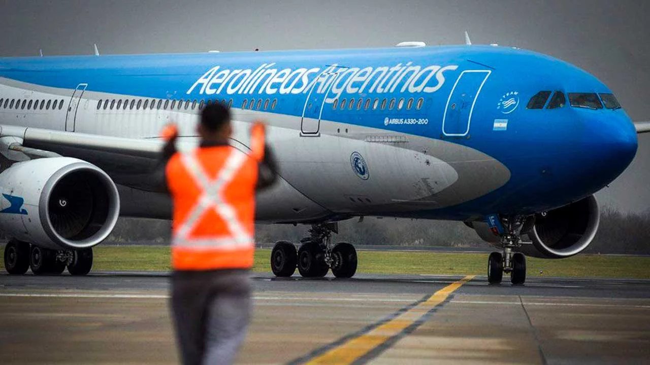 Logra Aerolíneas Argentinas acuerdo con sindicatos tras meses de huelga