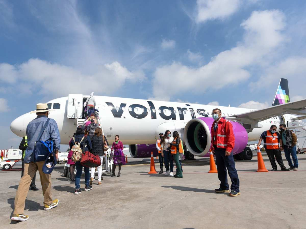 Baja tráfico de pasajeros en OMA y Volaris en 2024