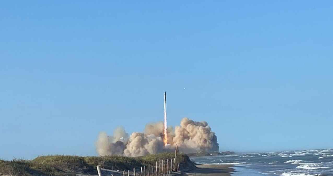Lanza SpaceX con éxito el octavo vuelo de prueba de Starship