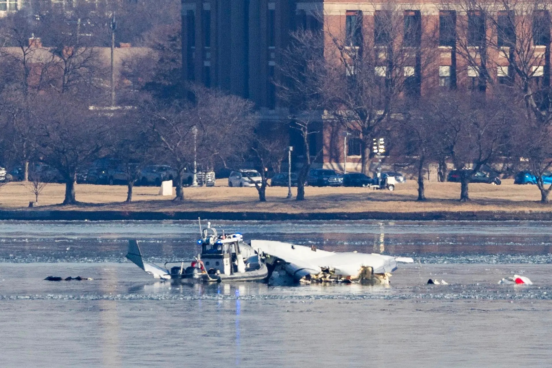 Revela investigación errores humanos en choque entre Blackhawk y avión en Washington
