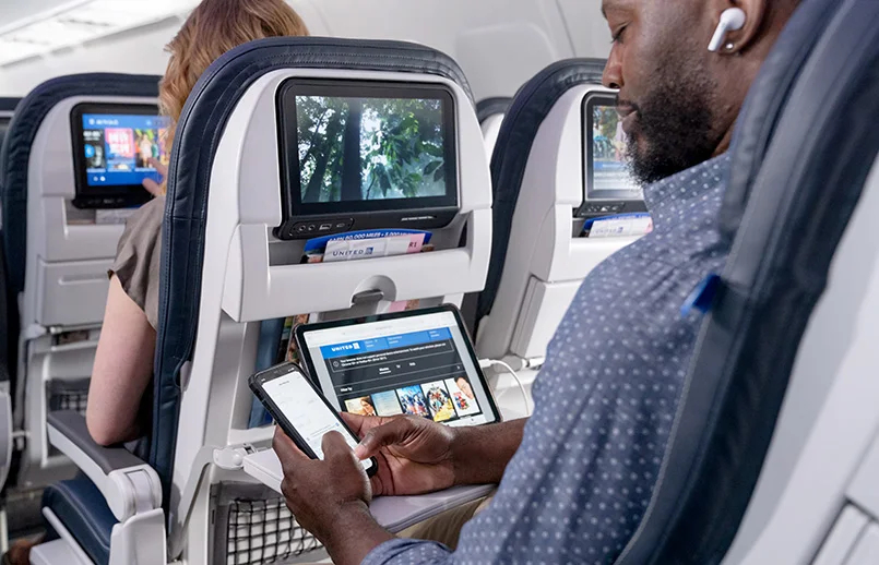 Desactiva United internet de Starlink en sus aviones regionales por interferencia