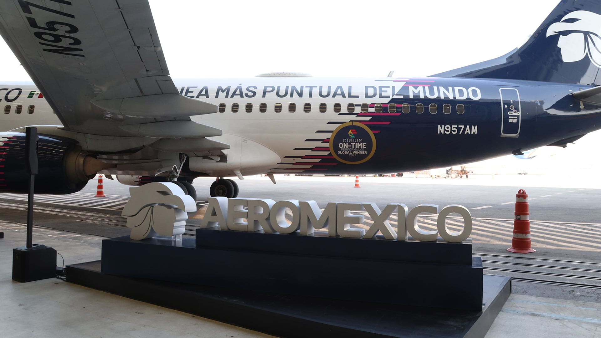 Cae Aeroméxico al tercer lugar global en puntualidad, pese a mejorar desempeño: Cirium