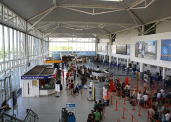 Aumenta Aeropuerto de Bristol 20% su generación de energía solar en 2026